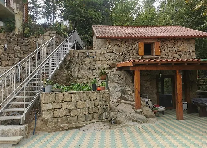 Quinta De Carvalho, Carvalho, Celorico De Feriehus *